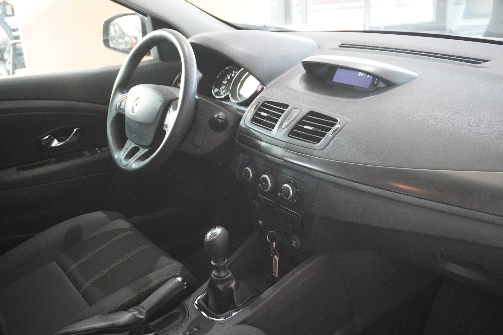 Fahrzeugabbildung Renault Megane Grandtour 1.6 AUTHEN. KLIMA/PDC/NEBEL/AHK