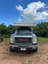 General Motors GMC 2500 Sierra with Northstar Camper