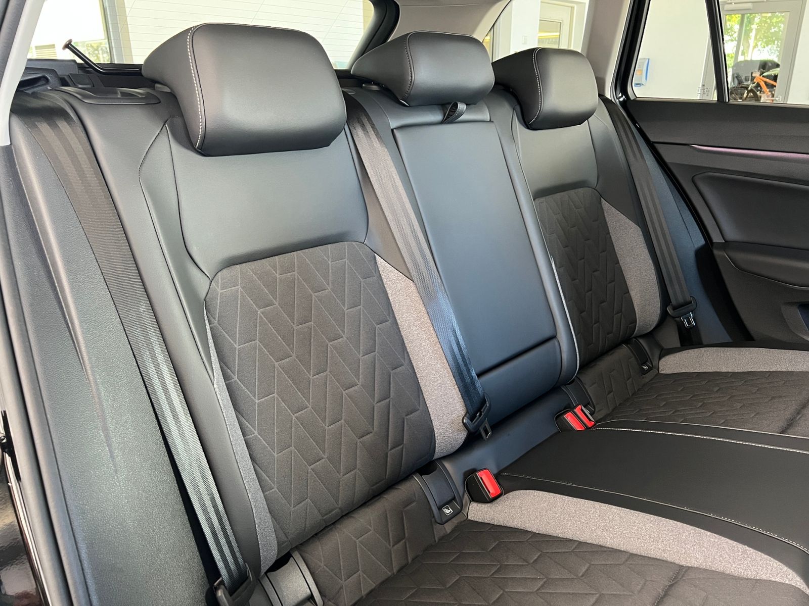Fahrzeugabbildung Volkswagen Golf VIII Variant GOAL 2.0 TDI DSG *AHK, LED, "P