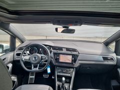 Fahrzeugabbildung Volkswagen Touran 1.5 TSI DSG R-Line 7-Si. STANDHZG PANO AH