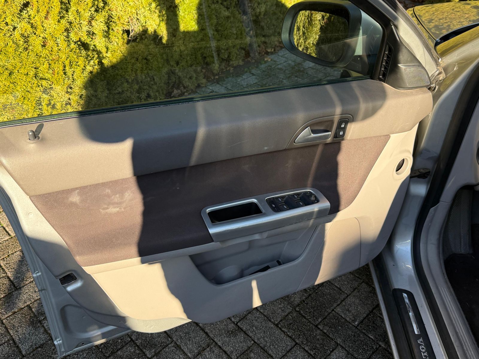 Fahrzeugabbildung Volvo V50 2.0D Aut. Momentum TEMP+KLIMA+MFL+T-LEDER