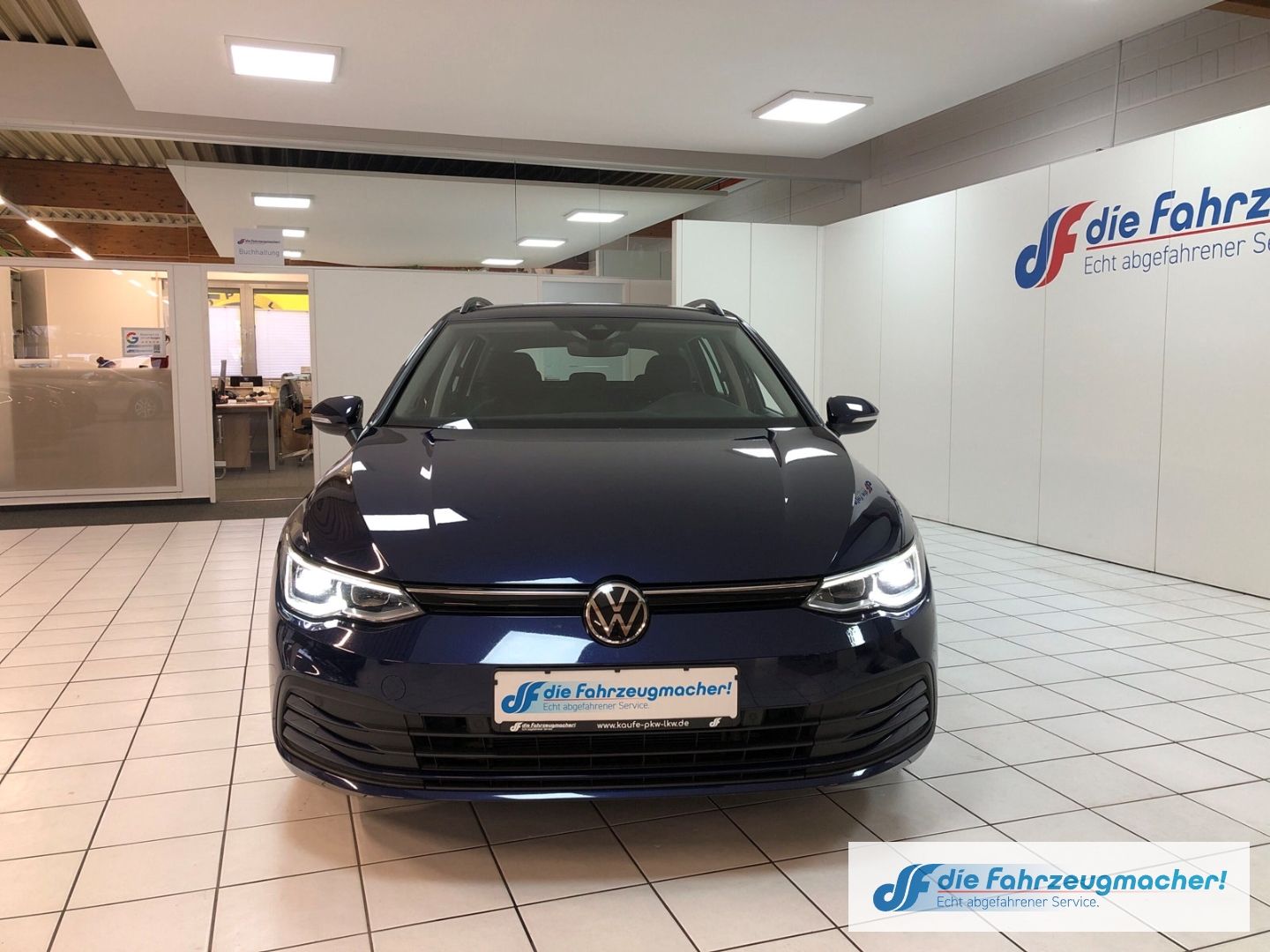 Fahrzeugabbildung Volkswagen Golf VIII Variant Life eTSI 1.5 Mildhybrid EU6d