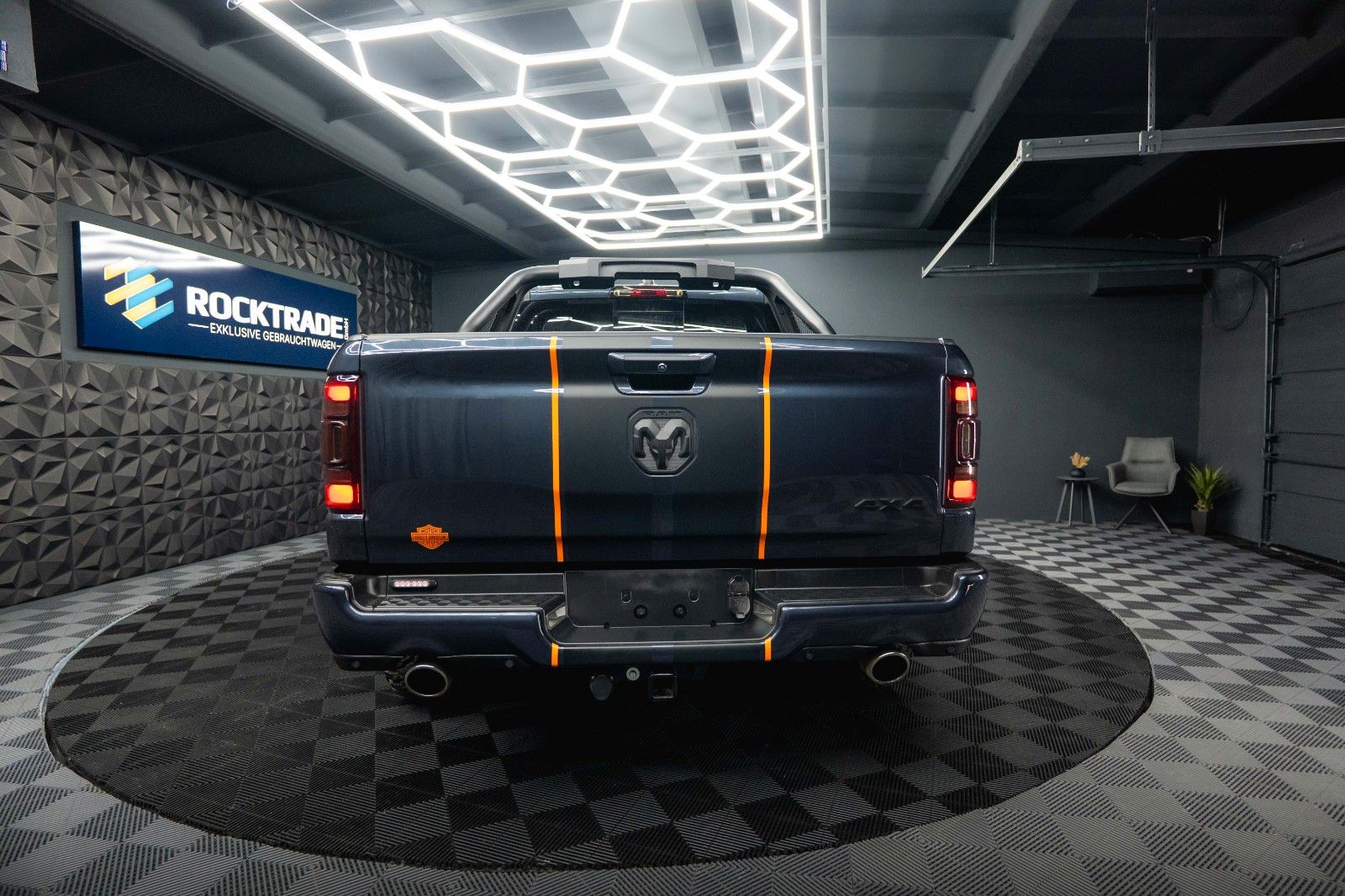 Fahrzeugabbildung Dodge RAM 5.7 V8 HEMI 4x4 OFFROAD Night HarleyDavidson