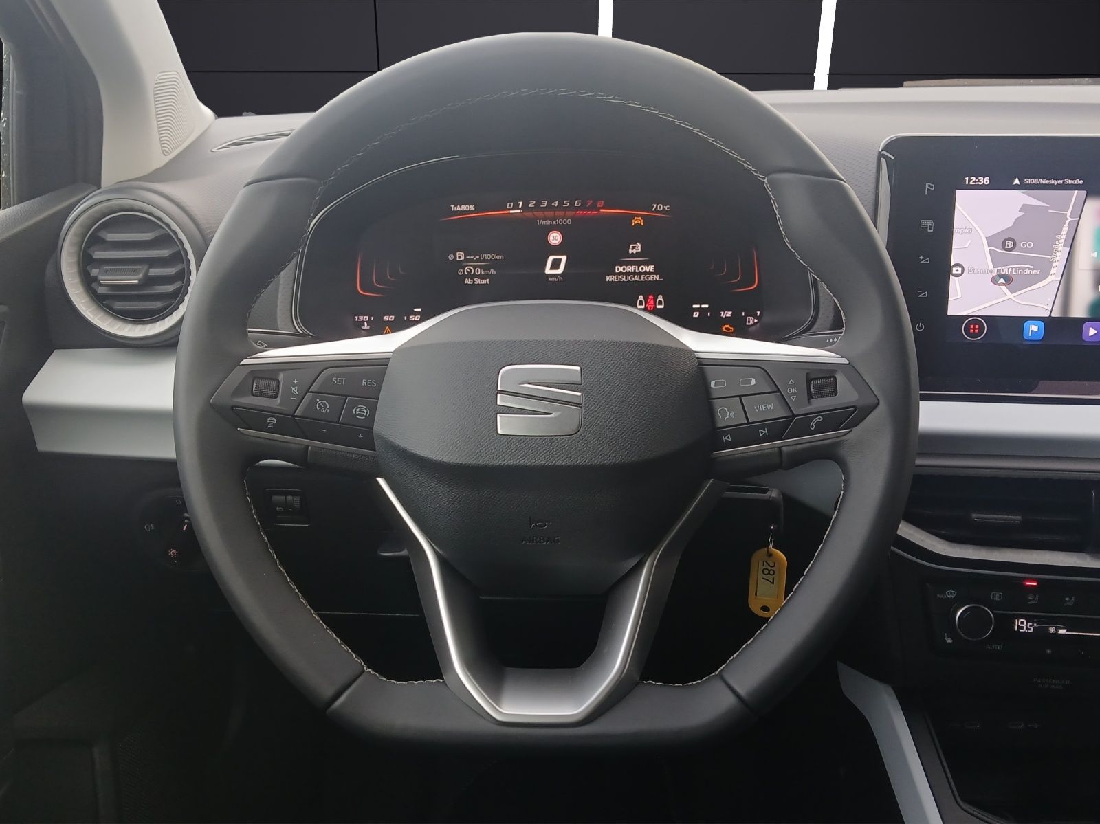 Fahrzeugabbildung SEAT Arona TSI Style LED Navi VC ACC RFK SH LM