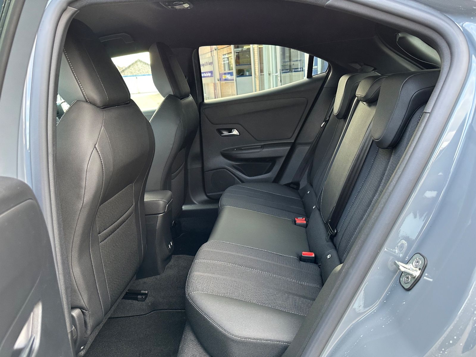 Fahrzeugabbildung Opel Mokka GS 1.2 Turbo Autom. LED/Kamera/Carplay/17"