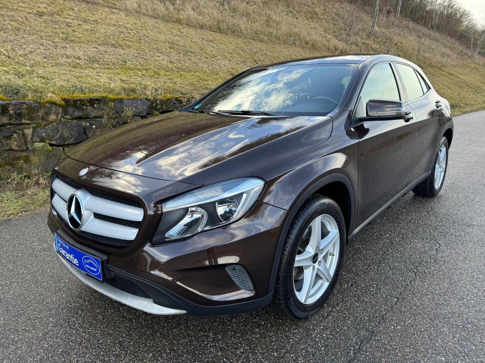 Mercedes-Benz GLA 200/1 Hand/6 Gang/ 70 TKM/8 Fach/Service Neu