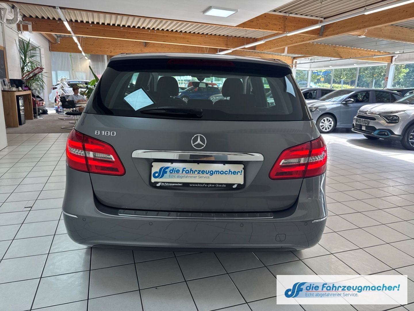 Fahrzeugabbildung Mercedes-Benz B 180 Bi-Xenon SHZ Parklenkass. Rückfahrkam. Not