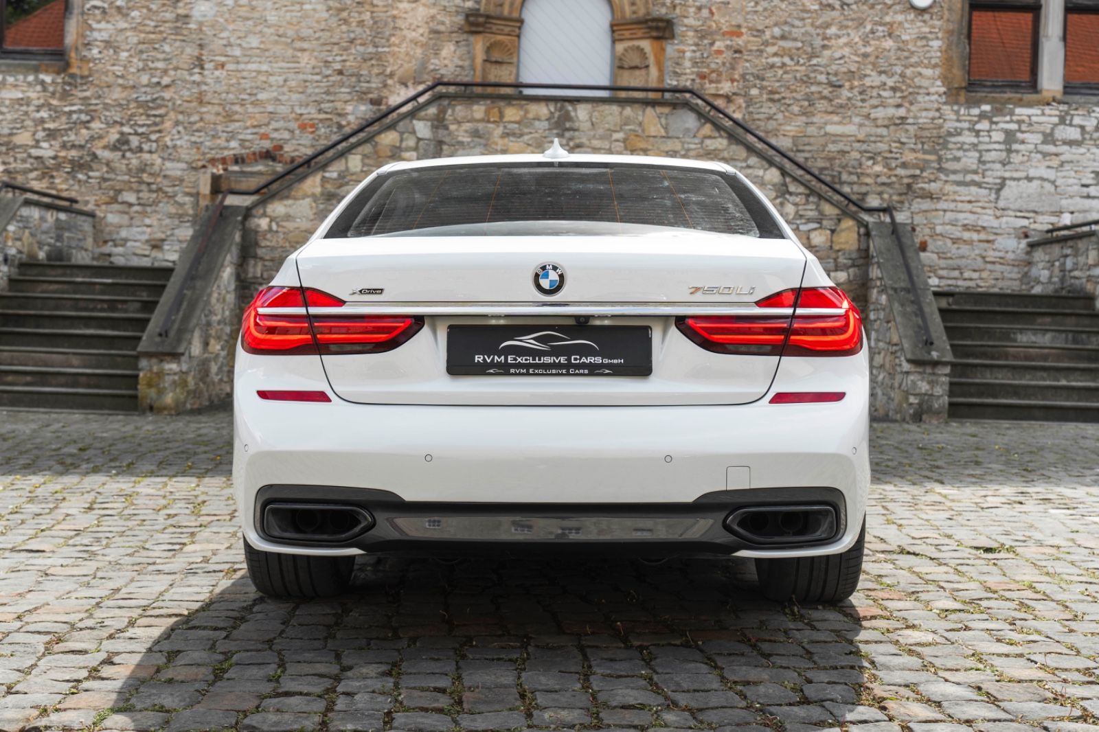 Fahrzeugabbildung BMW 750Li xDrive M SKY LUX LOUNGE HUD H&K TV ACC 360