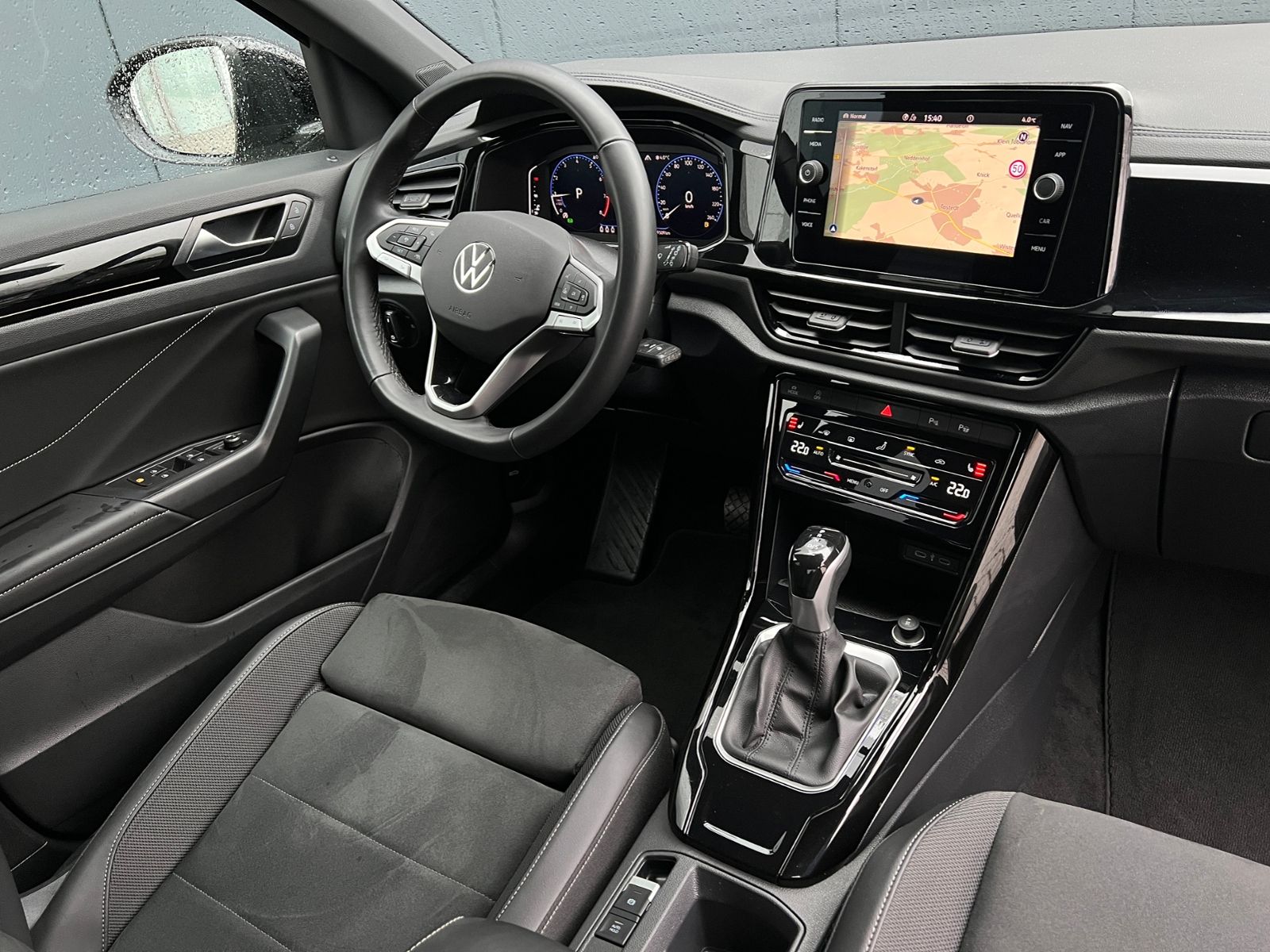 Fahrzeugabbildung Volkswagen T-Roc Style 1.5 TSI DSG *AHK, LED, BlackStyle, 1