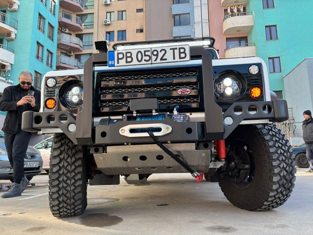 Land Rover Defender