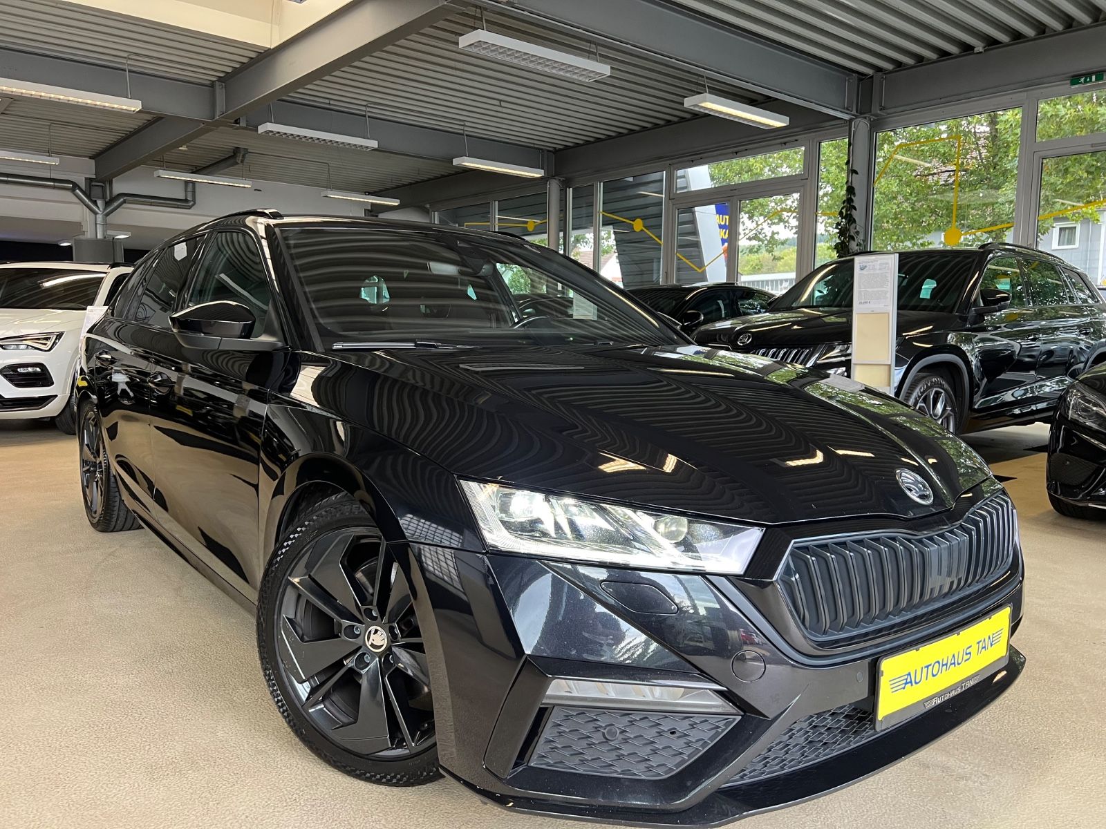 Fahrzeugabbildung SKODA Octavia  RS *HEAD-UP*4x SITZHEIZUNG*KAMERA*VIRT*