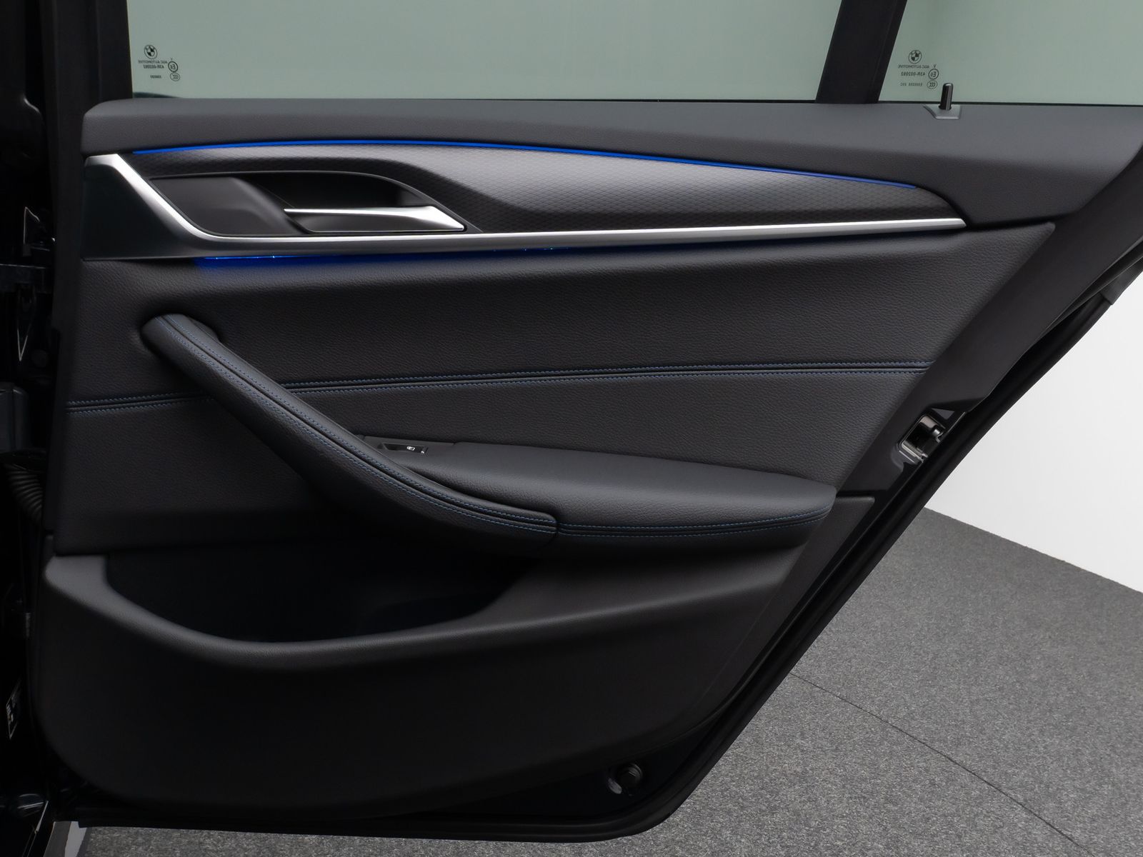 Fahrzeugabbildung BMW 530d xD M Sport Panorama Kamera HUD HiFi Komfort