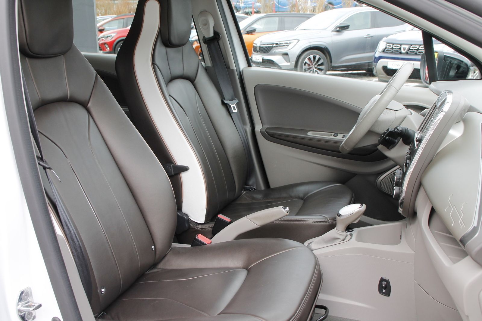 Fahrzeugabbildung Renault ZOE LIFE Batteriemiete Option auf BOSE-Paket