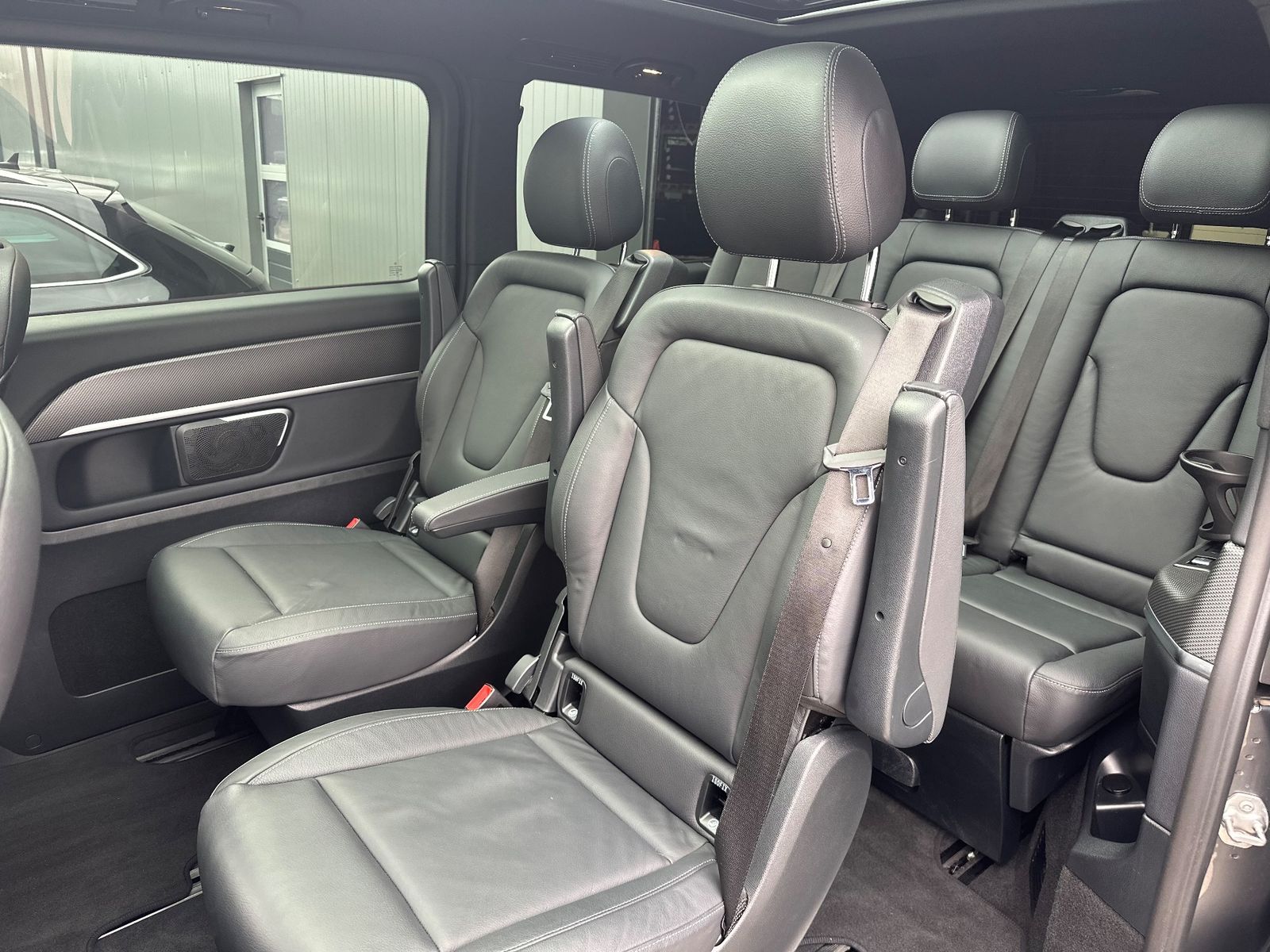 Fahrzeugabbildung Mercedes-Benz V 250 AMG-Line NAV+LED+360°+PANO+AHK+AIRMATIC