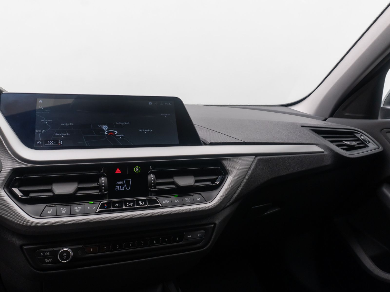 Fahrzeugabbildung BMW 118i GeschwindigReg DAB AHK DriveAs LED CockpitP