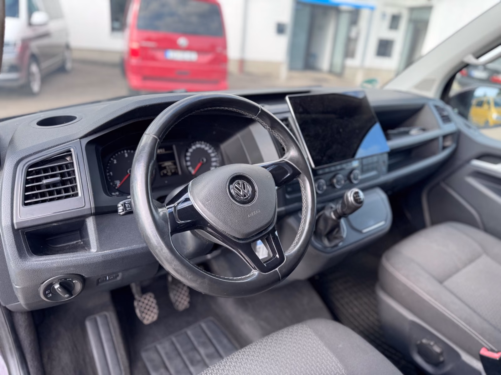 VOLKSWAGEN T6 MULTIVAN 2.0 TDI 150ch - LED - 7 Places - ATTELAGE - VOLANT EN CUIR