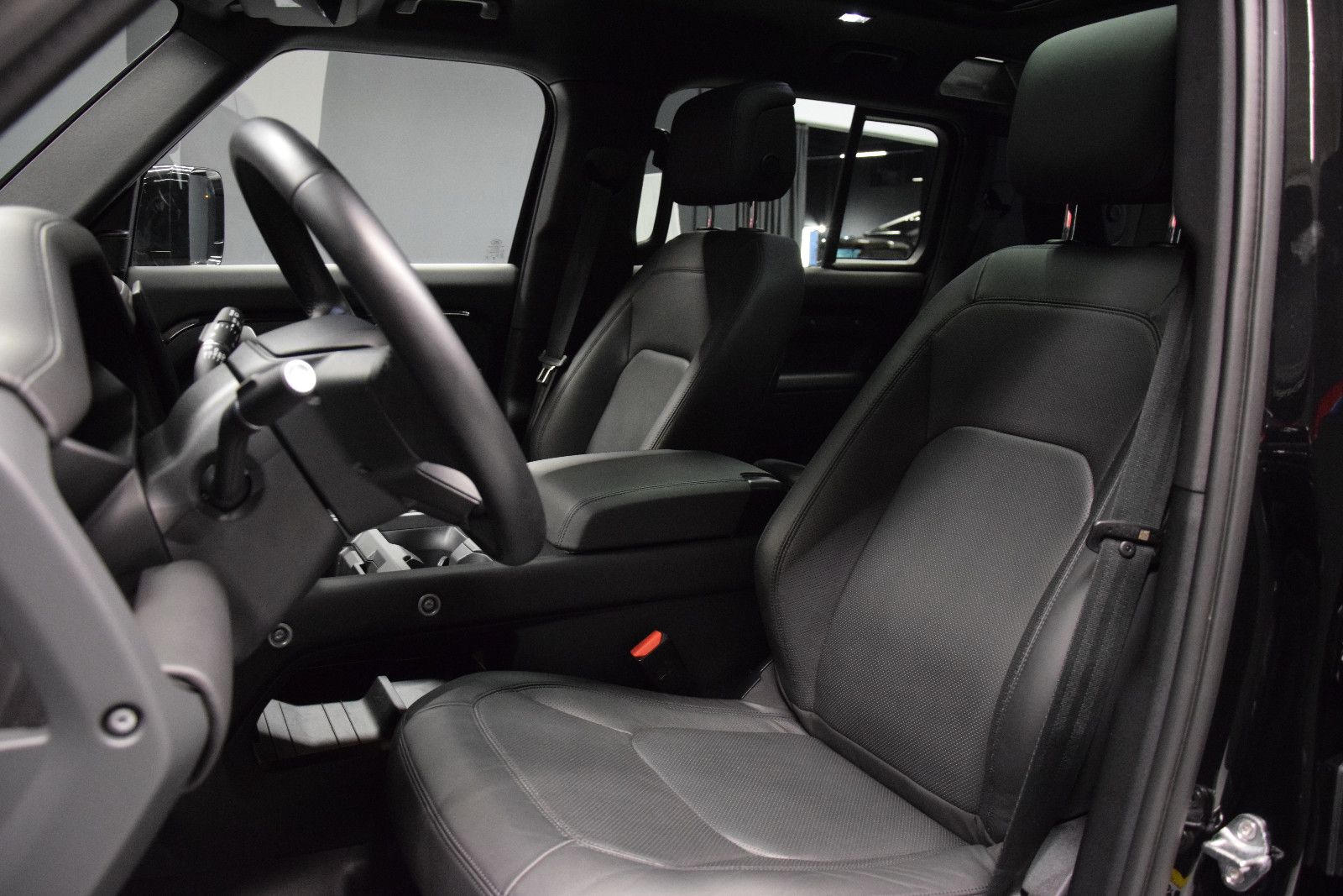 Fahrzeugabbildung Land Rover Defender 110 X-Dynamic HSE 5.0 V8 Pano Matrix