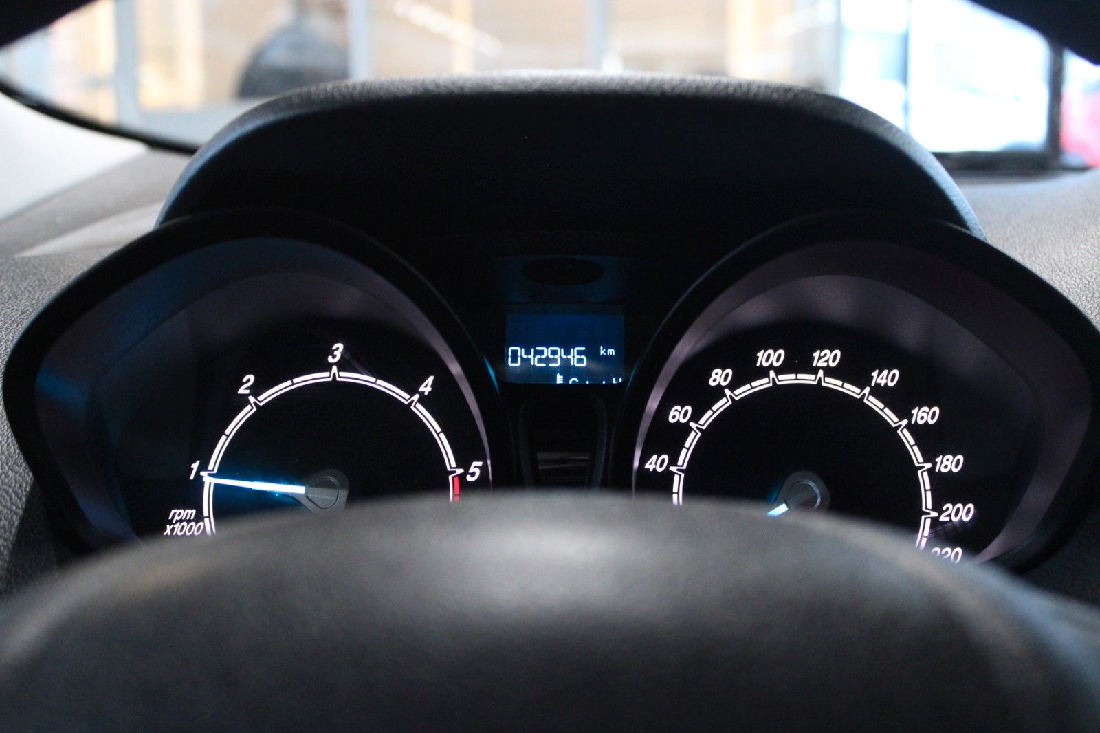 Fahrzeugabbildung Ford Transit Courier Kasten Dachträger