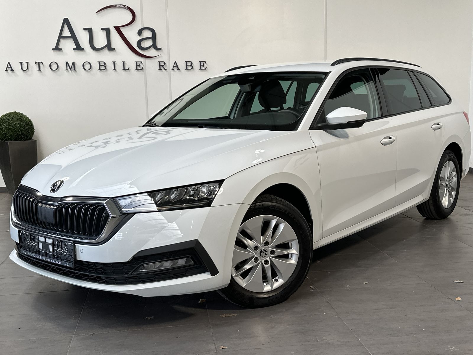 Fahrzeugabbildung SKODA Octavia Combi 2.0 TDI DSG Ambition NAV+LED+VCOCK