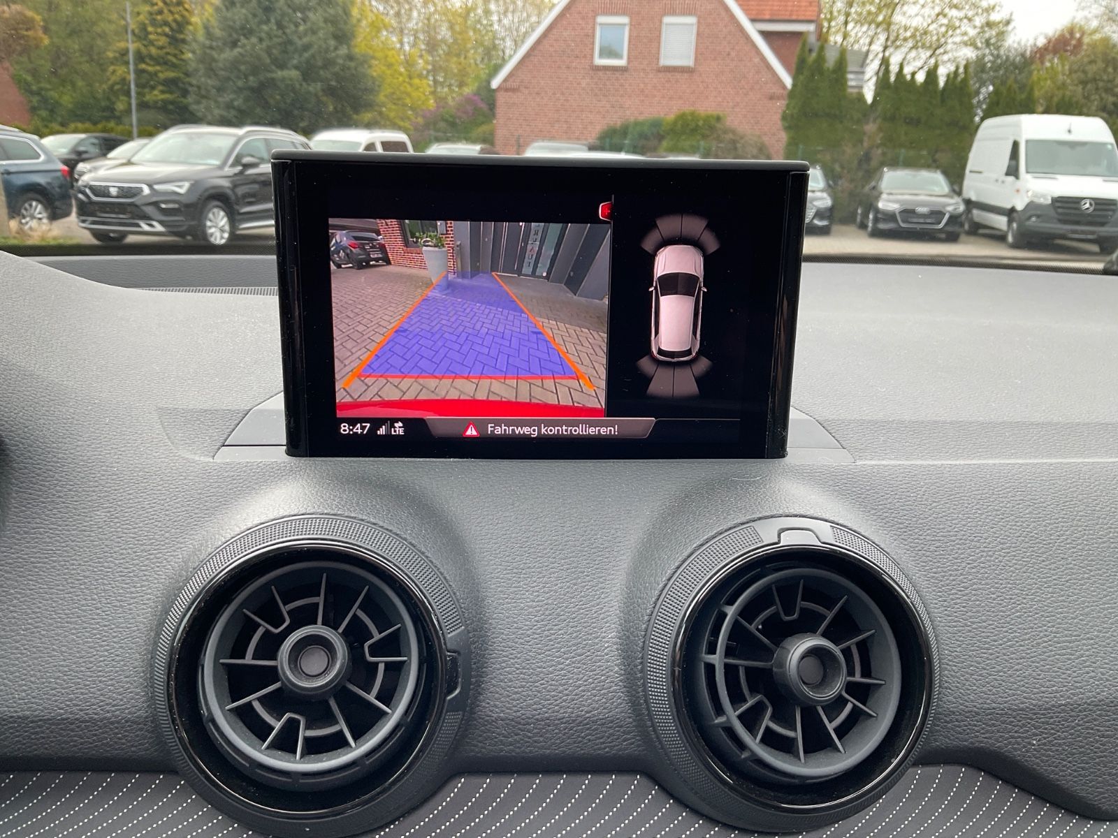 Fahrzeugabbildung Audi Q2 35 TFSI S tronic,Panorama,Kamera,Xenon,Navi