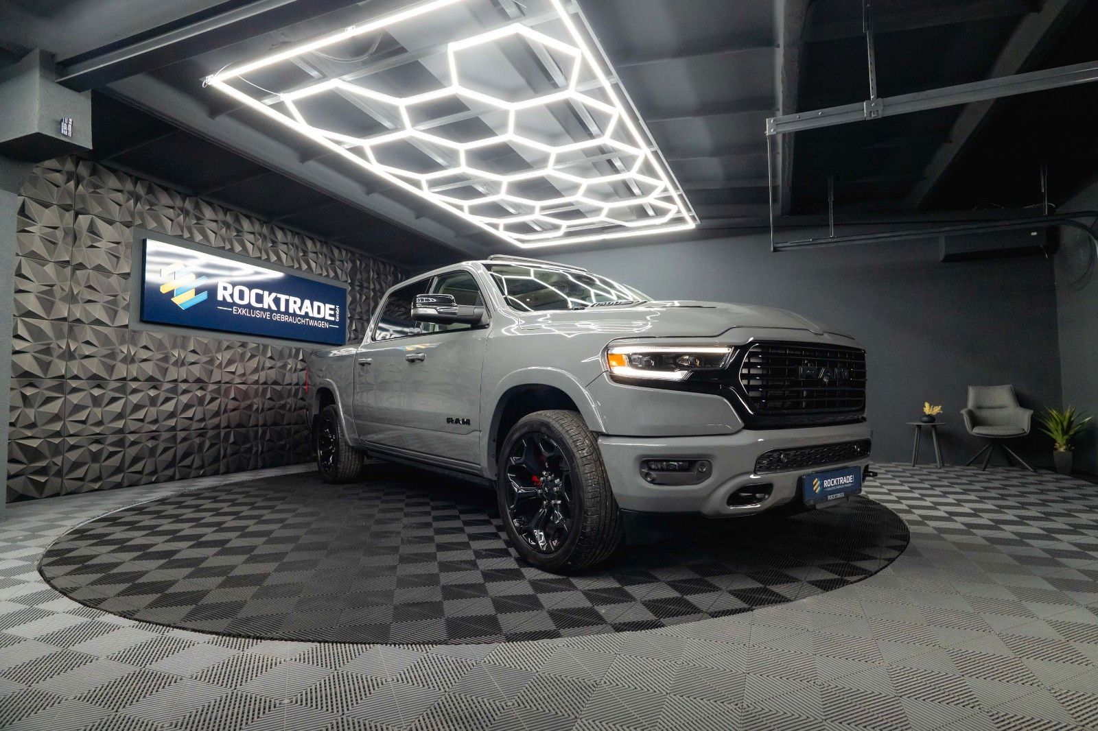 Fahrzeugabbildung Dodge RAM 5.7 V8 HEMI 4x4 LIMITED 10TH ANNIVERSARY ACC