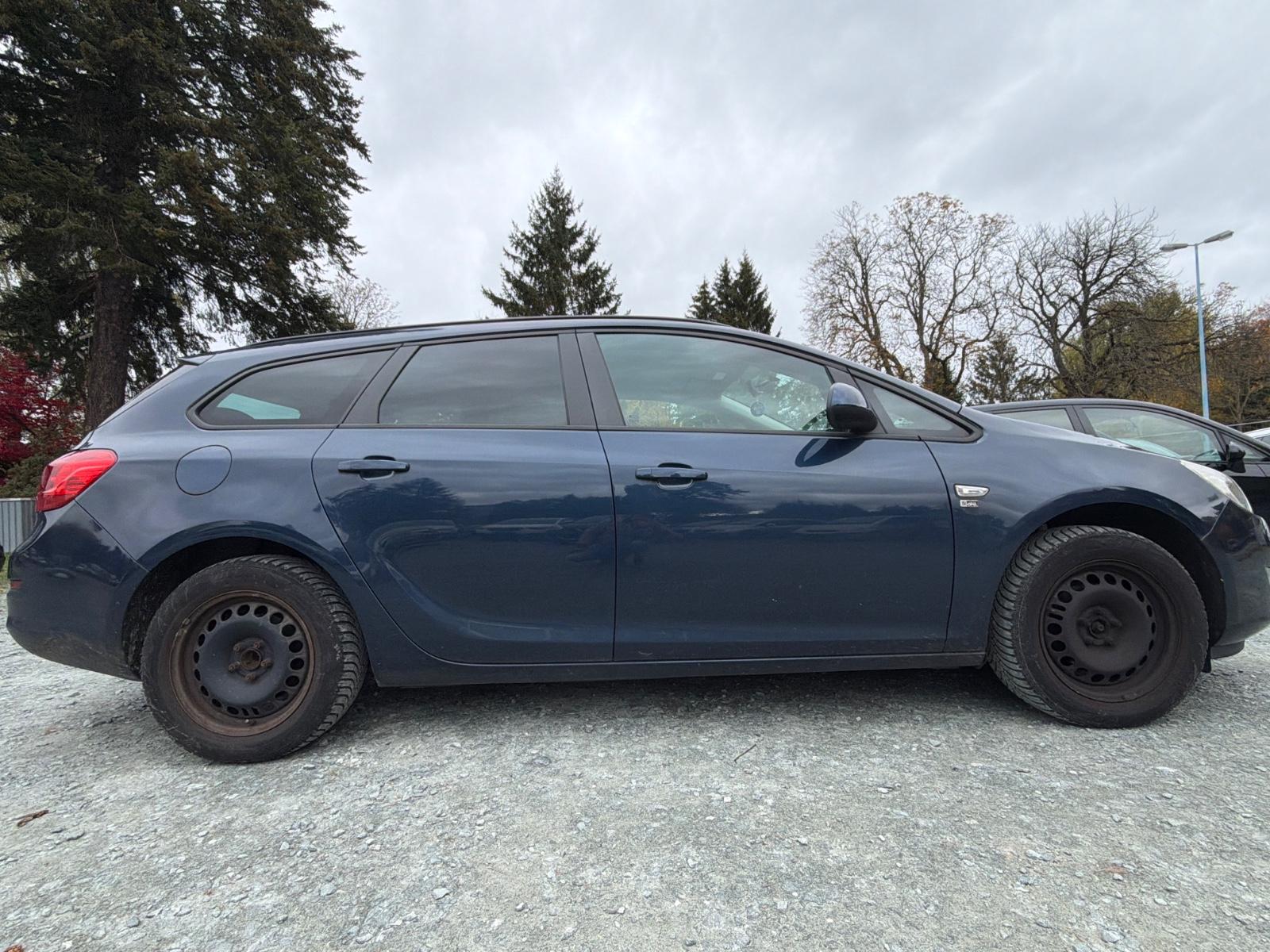 Opel Astra 2012 — photo 5