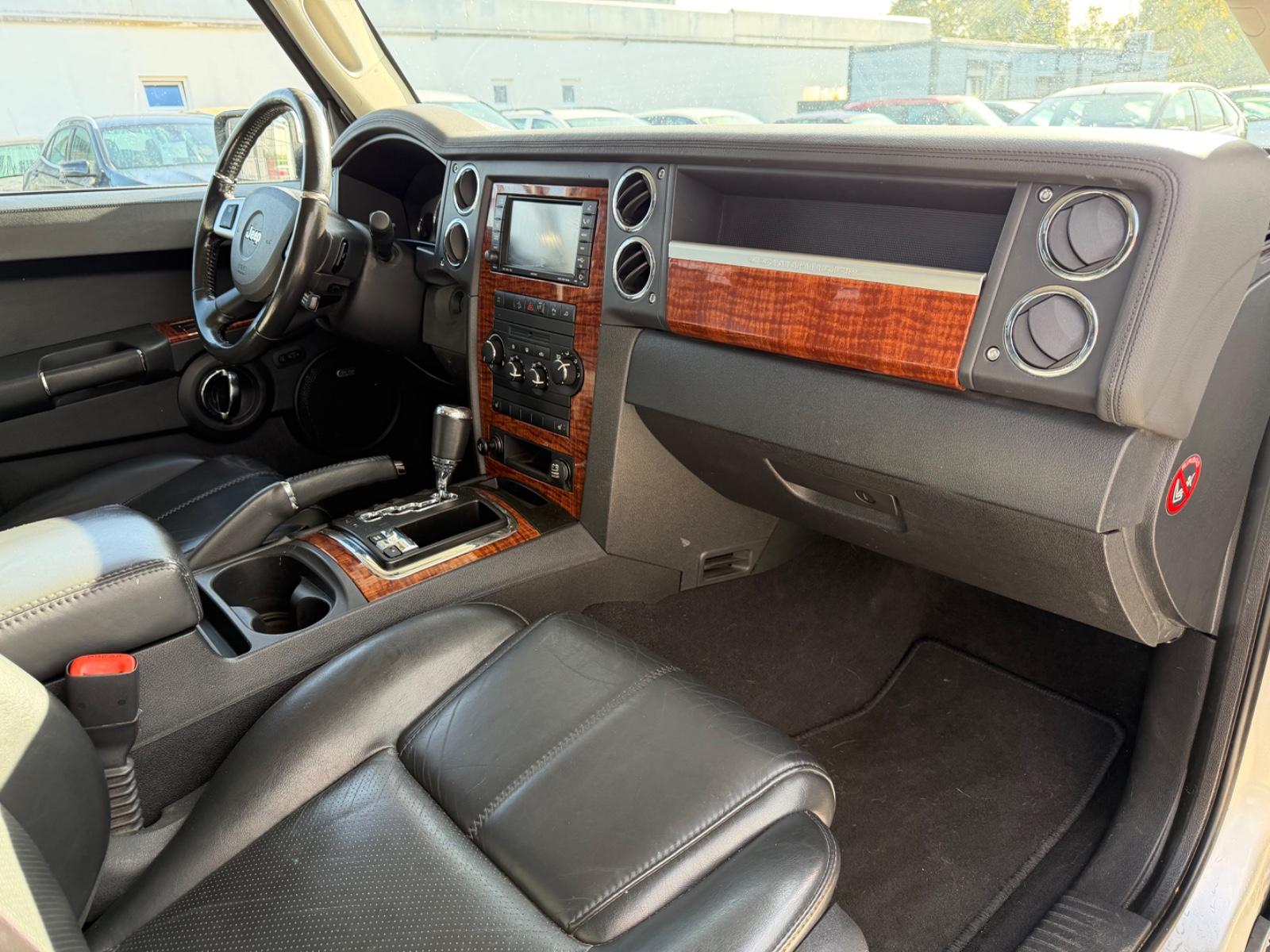 Jeep Commander 3.0 CRD V6 218 ch – 4x4 – 7 places – BVA – Toit panoramique – 186 000 km