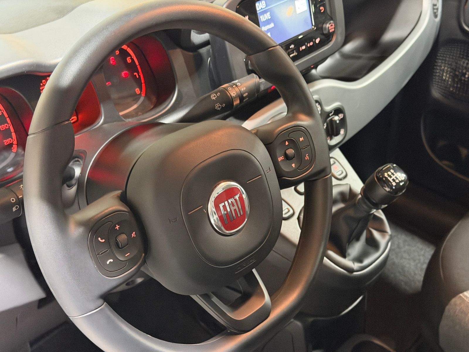 Fahrzeugabbildung Fiat Panda /KLIMA/4-TÜRER/DAB/ALLWETTER/1-HAND