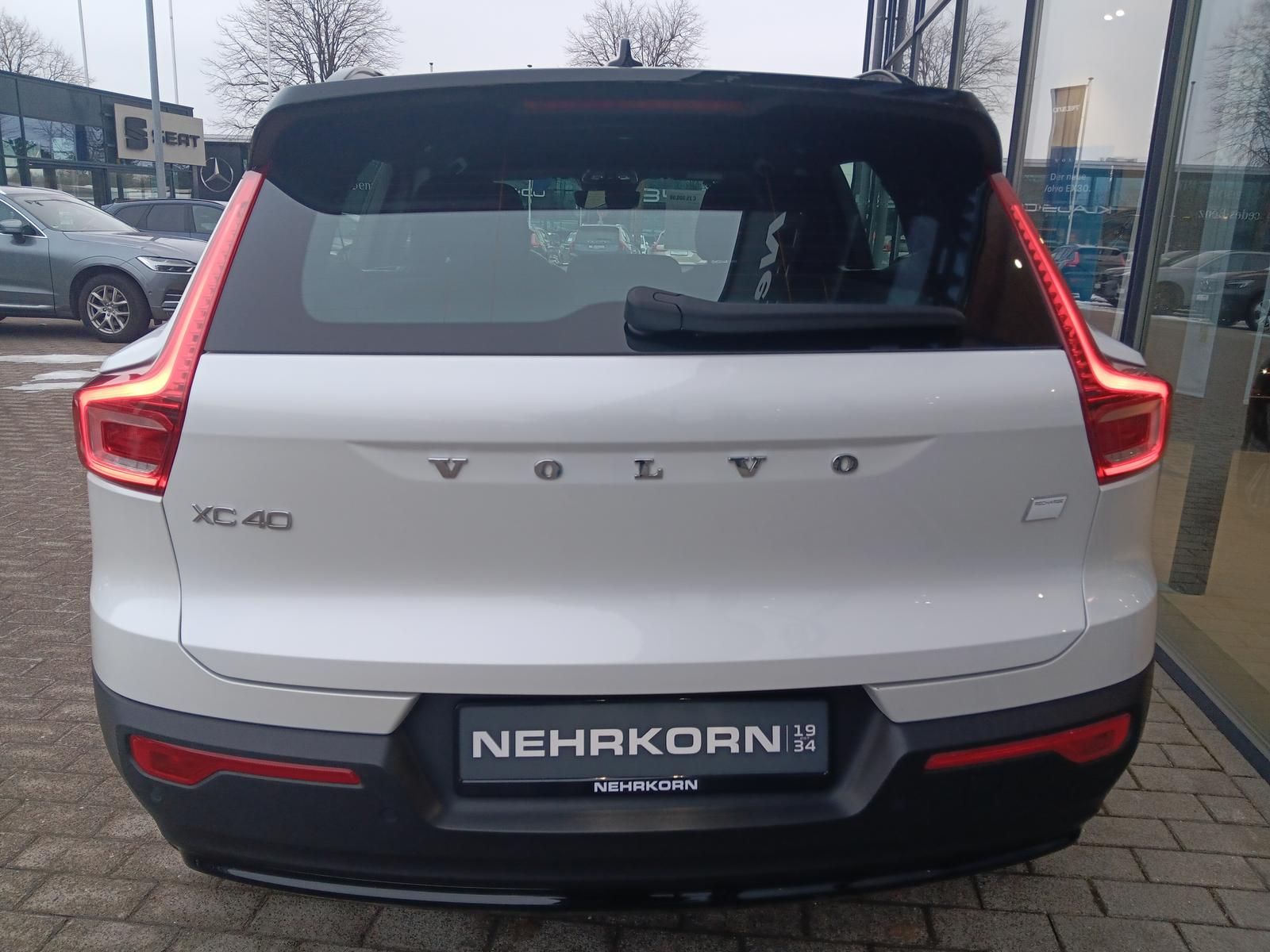 Fahrzeugabbildung Volvo XC40 Core Recharge Pure Electric 2WD