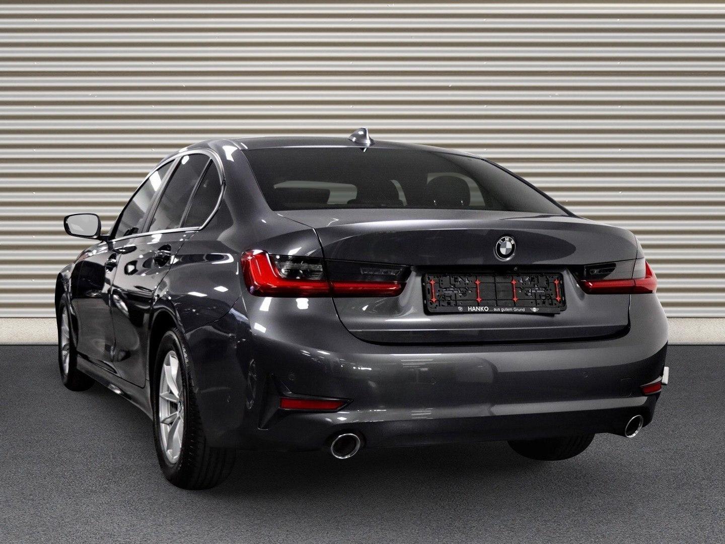 BMW 320i Advantage