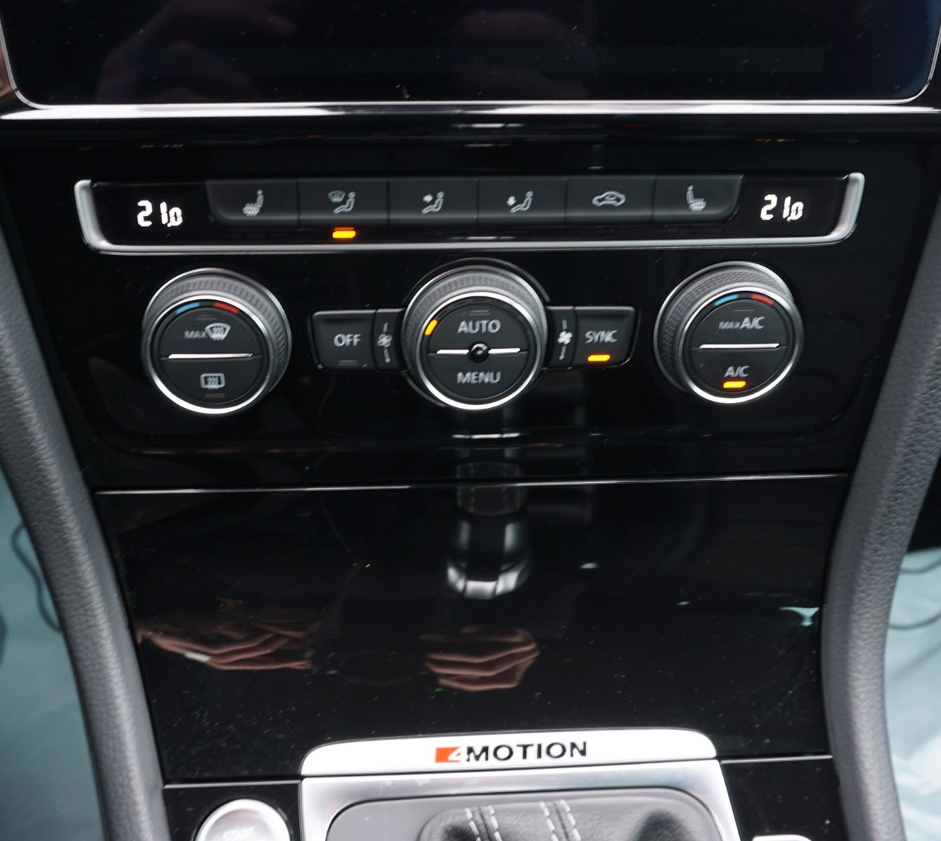 Fahrzeugabbildung Volkswagen Golf VII Variant R-line 4M,Navi,LED,SH,ACC,Kamer