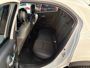 Fahrzeugabbildung Fiat 500X Cross 4x2 Navi PDC RFK CarPlay MFL uvm.
