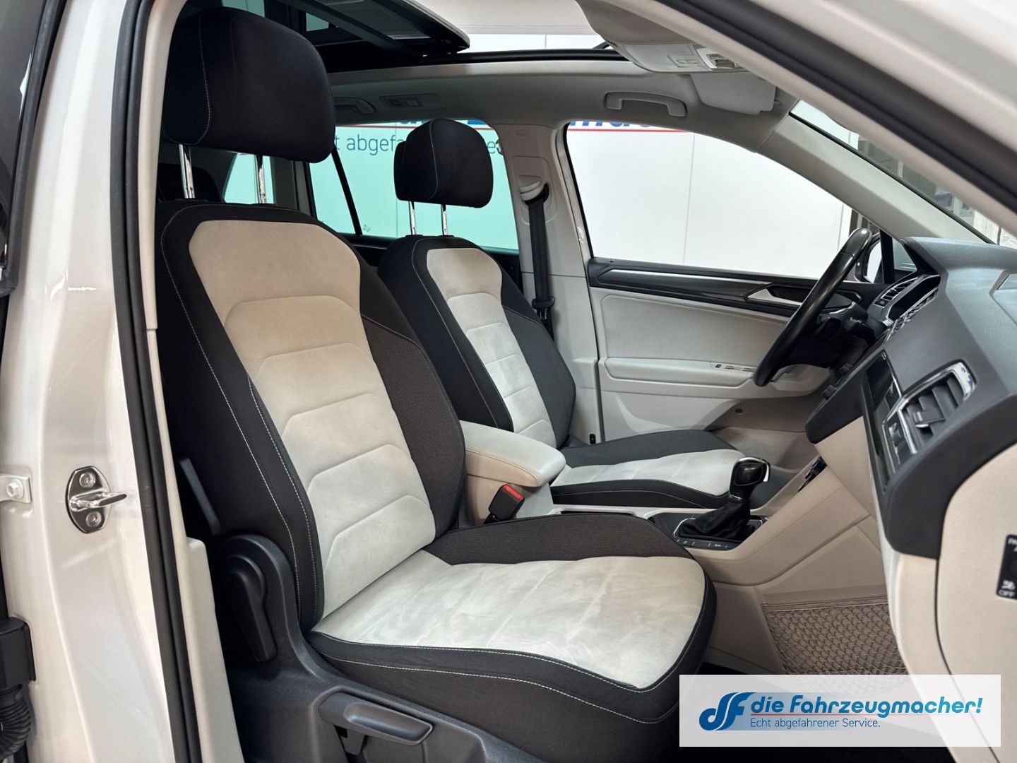 Fahrzeugabbildung Volkswagen Tiguan Highline BMT Start-Stopp El. Panodach Nav