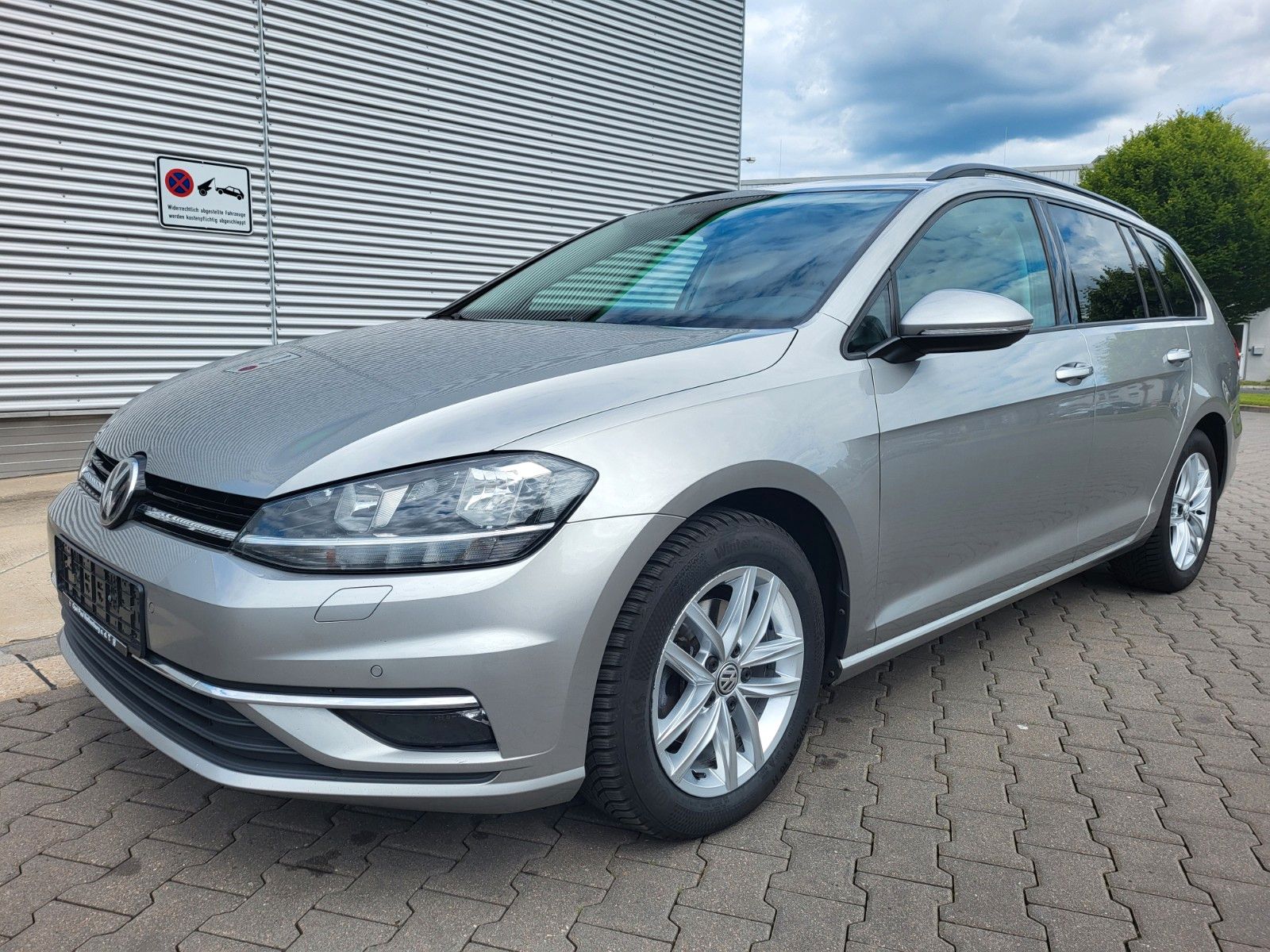 Volkswagen Golf - 1