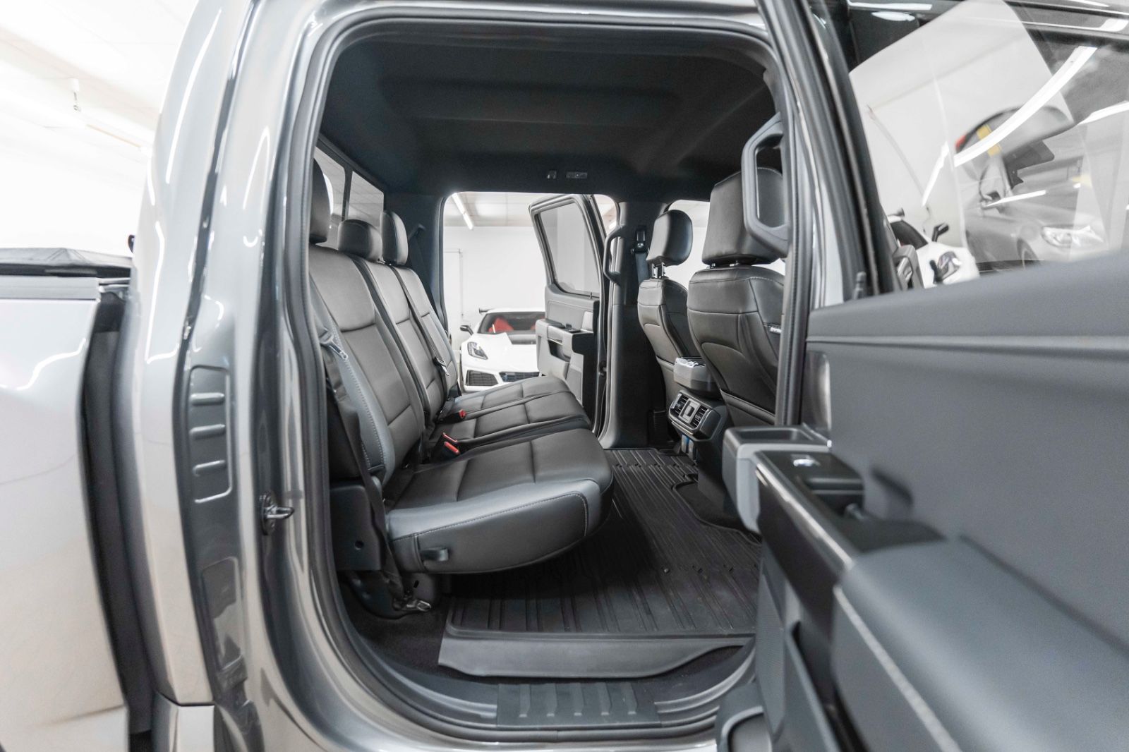Fahrzeugabbildung Ford F 150 5.0L XLT KAM CARPLAY TOTW NAV  LED