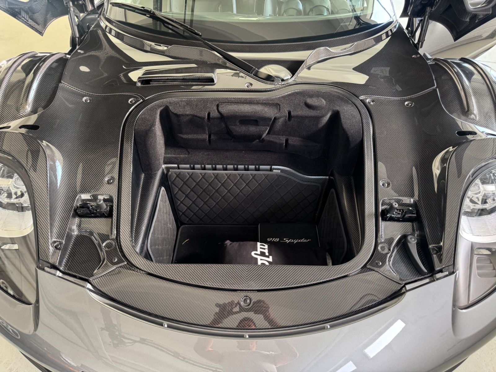 Porsche 918 Spyder METEORGRAU  LIFT 14