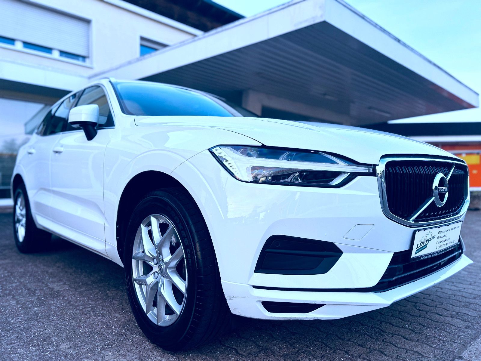 Volvo XC60 AWD 2,0 Ltr. Aut. Navi LED Leder Kamera AHK
