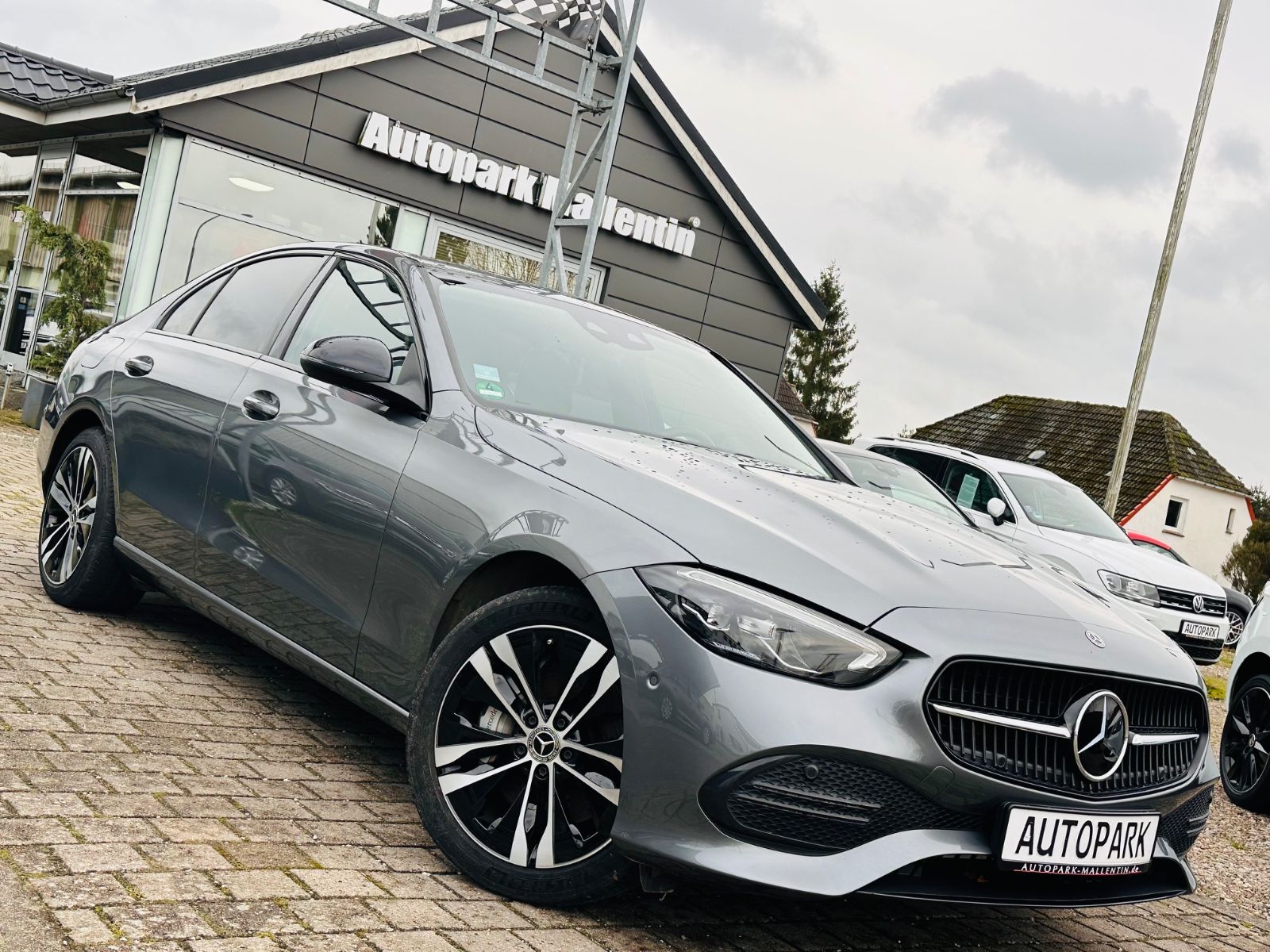 MERCEDES-BENZ C 300e Limousine Avantgarde*LED*NAVI*DISTRONIC*K