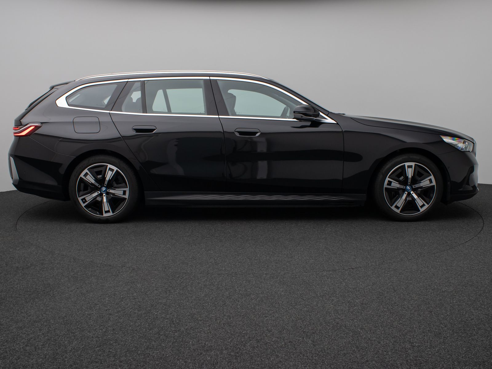 Fahrzeugabbildung BMW i5 eD40 360°HUD DAB B&W ACC 4xKlima Sport 19Zoll