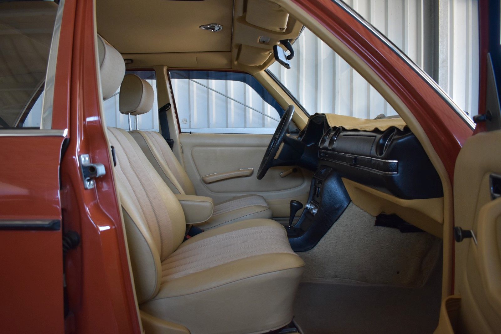 Fahrzeugabbildung Mercedes-Benz 250 6 Zylinder Benziner Zustand Top BRD H-Zulass