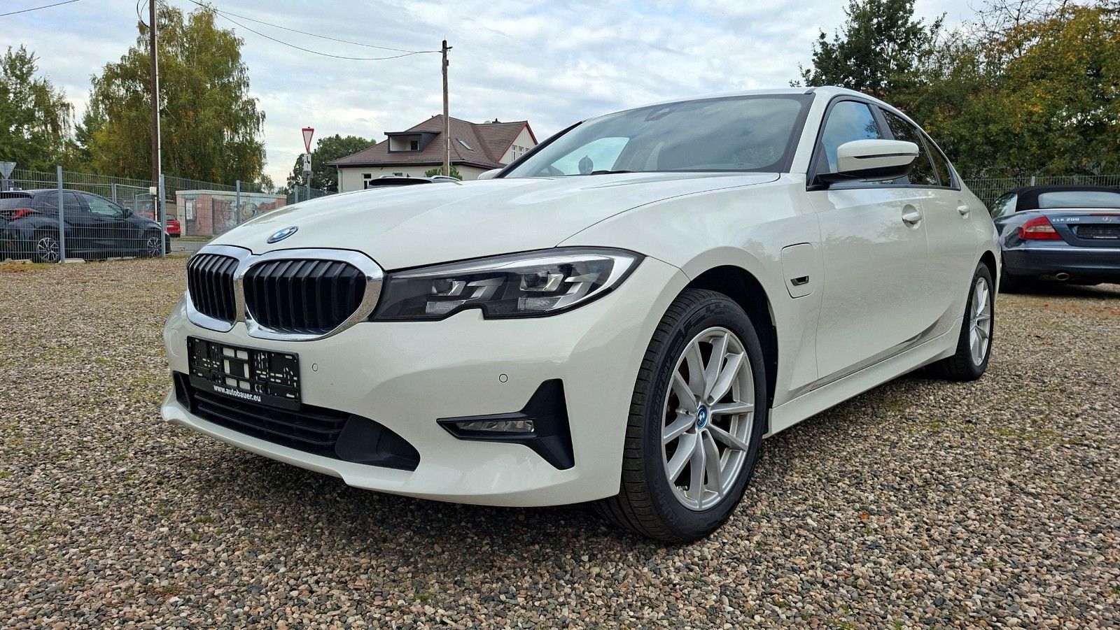 BMW 320 e Limousine Advantage AHK LED NAVI PDC