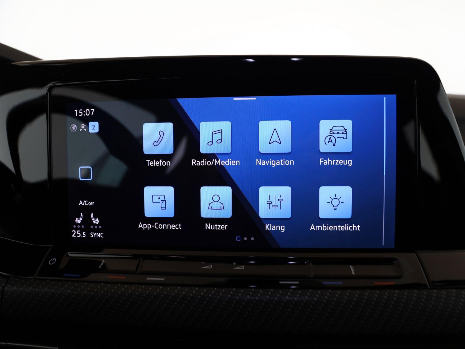 Volkswagen Golf VIII 1.5 eTSI R-Line LED+PDC+SitzH+Navi+App, миниатюра 16