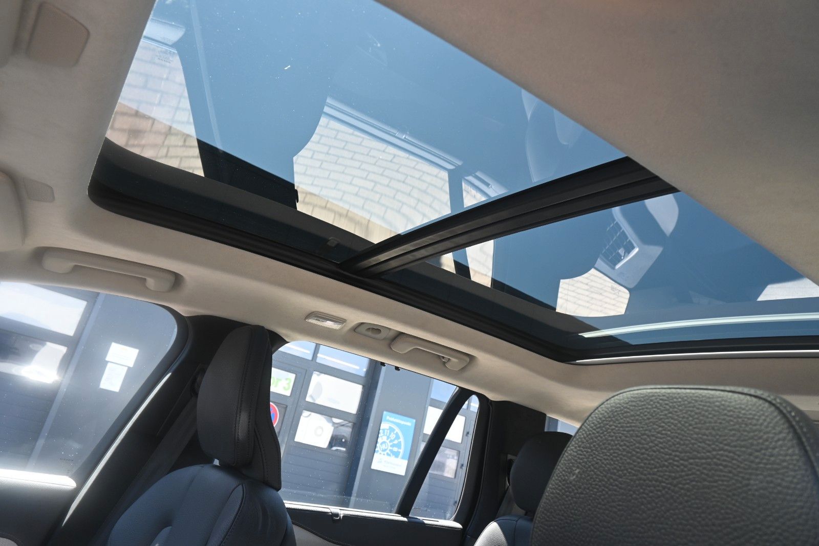 Fahrzeugabbildung Volvo XC90 T8 Ultra Bright AWD*Pano*HUD*STHZG*H&K*