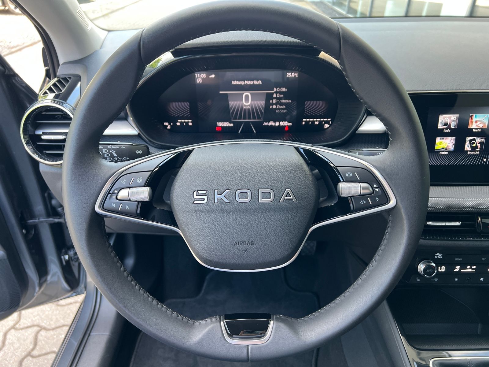 Fahrzeugabbildung SKODA Fabia Selection Tour 1.0 TSI *Vorb. AHK, LED, Ka