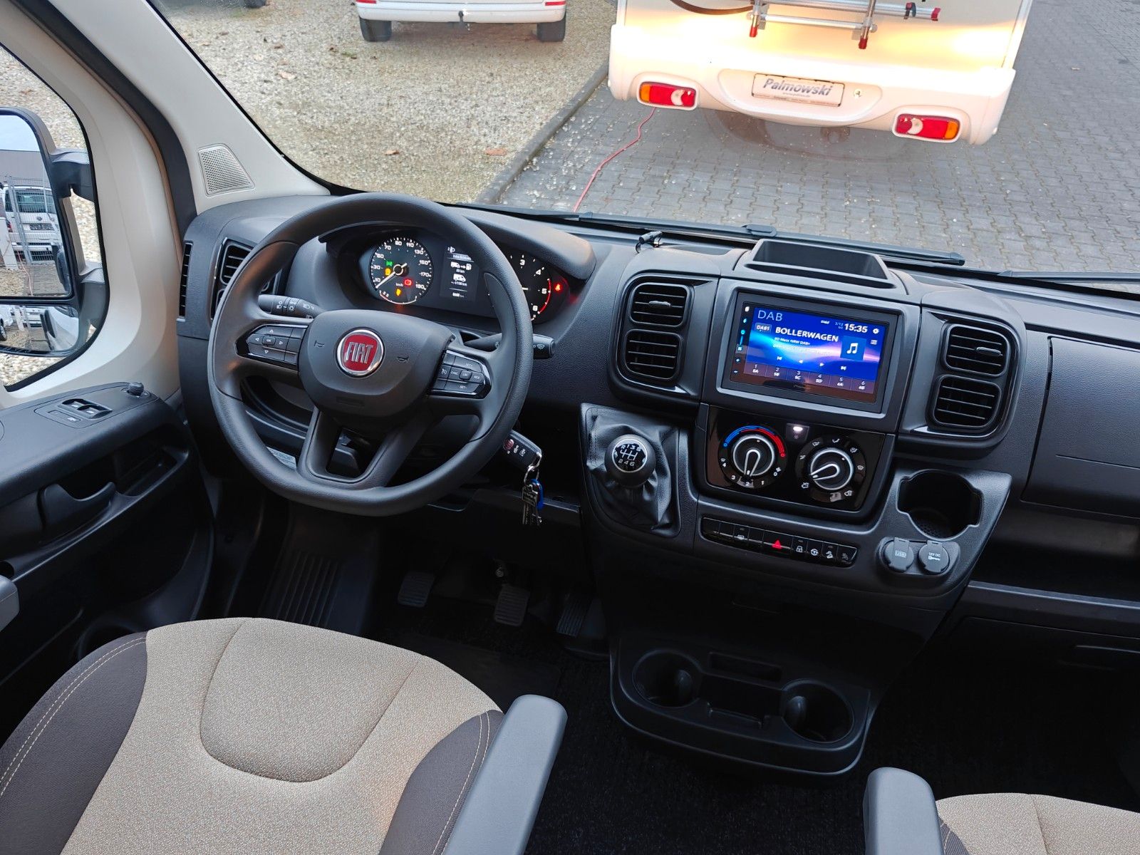 Fahrzeugabbildung Roller Team Livingstone Next 540 - SAT, TV, Solar, Kamera -