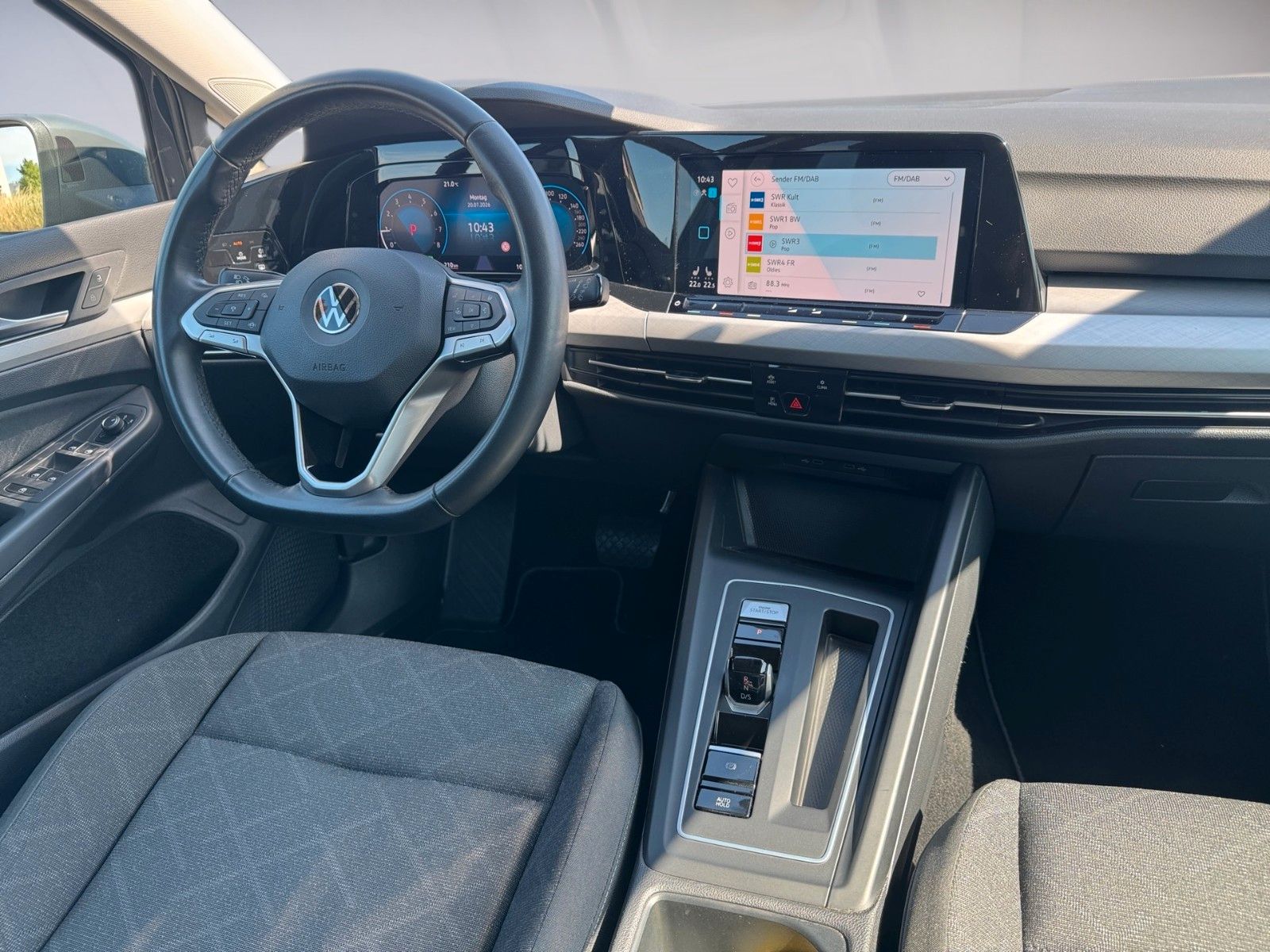 Fahrzeugabbildung Volkswagen Golf VIII Lim. Life 1.0 eTSI