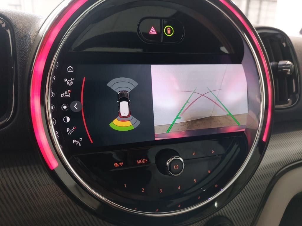 Fahrzeugabbildung MINI Cooper Countryman MINI Yours Trim Pano HuD h/k