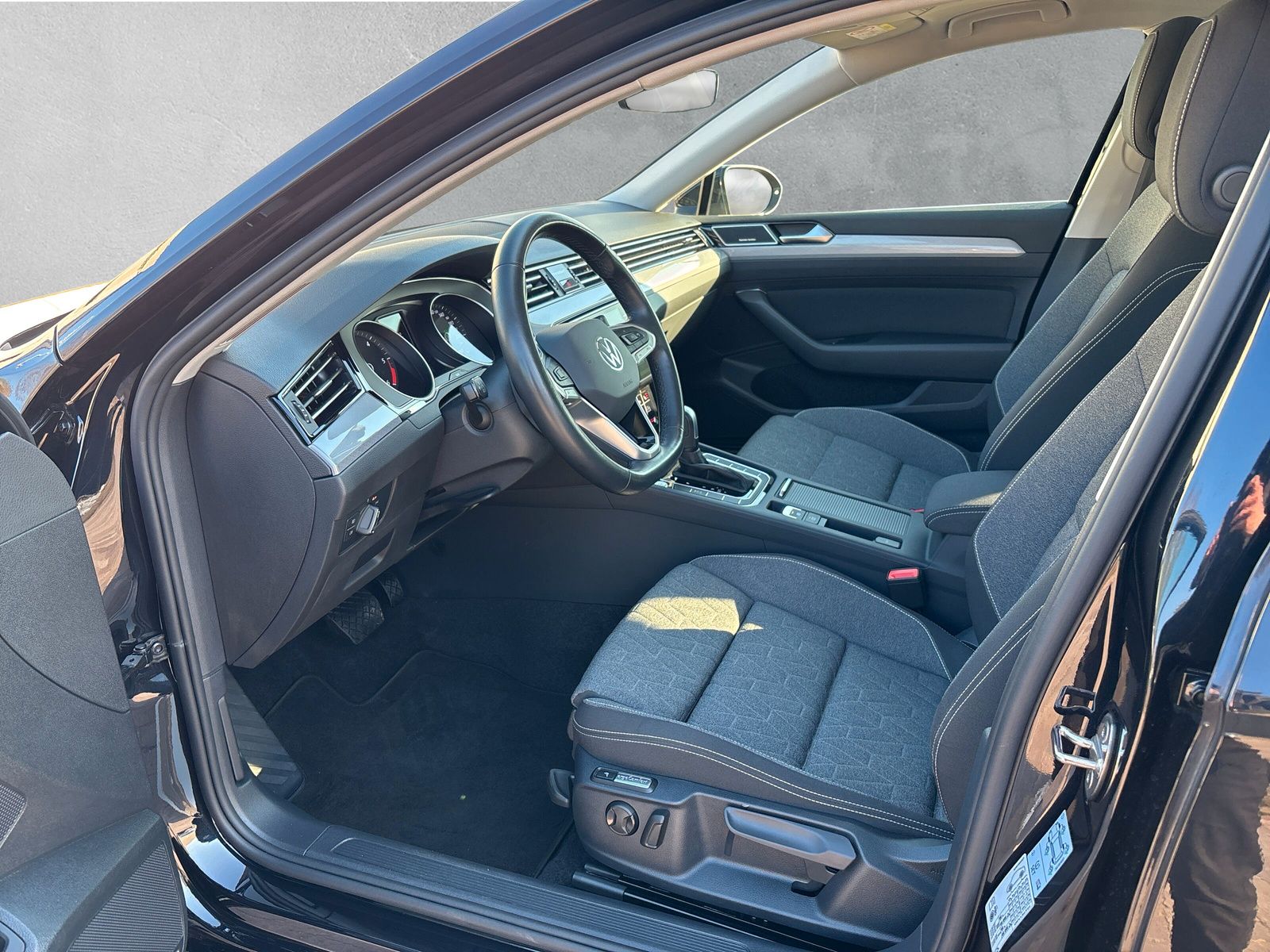 Fahrzeugabbildung Volkswagen Passat Variant Business 2.0 TDI DSG AHK App-Conn