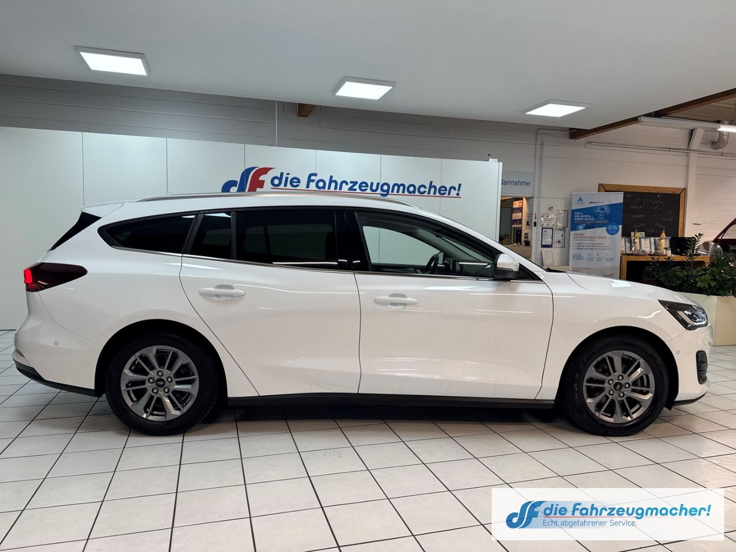 Fahrzeugabbildung Ford Focus Turnier Titanium X Navi Digitales Cockpit