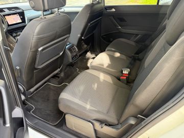 Volkswagen Touran - 12